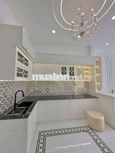 Bán căn nhà Tân Cổ Điển. Cách Lê Văn Nghề 50m.Cách Quãng trường  1km