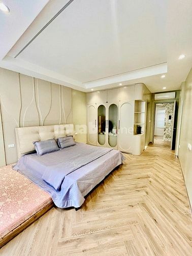 Bán nhà Tân Mai 7 tầng, có thang máy, ngõ ô tô, ở luôn, full nội thất