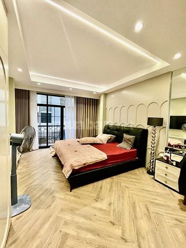 Bán nhà Tân Mai 7 tầng, có thang máy, ngõ ô tô, ở luôn, full nội thất