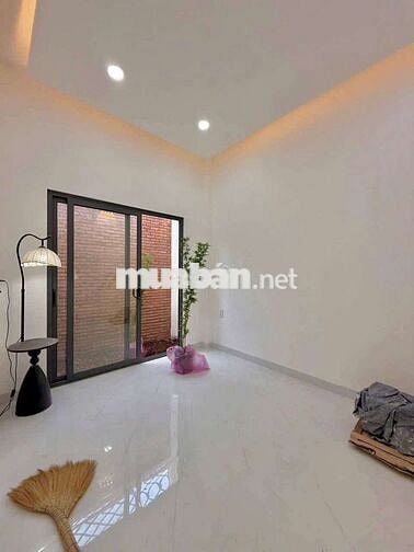 Bán căn nhà Tân Cổ Điển. Cách Lê Văn Nghề 50m.Cách Quãng trường  1km