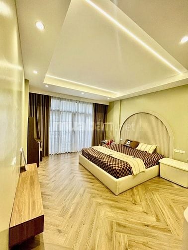 Bán nhà Tân Mai 7 tầng, có thang máy, ngõ ô tô, ở luôn, full nội thất