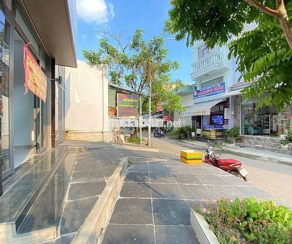 Mặt bằng kinh doanh, trà sữa cafe, sẵn nhà wc, khu dân cư sanimex