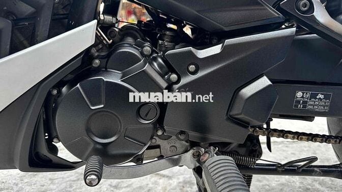 Exciter 150 trắng đỏ 2017 ( hỗ trợ góp )