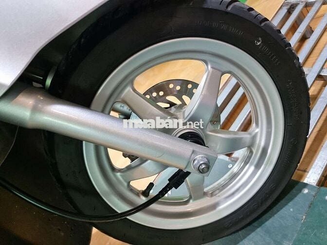 Honda Lead màu Bạc