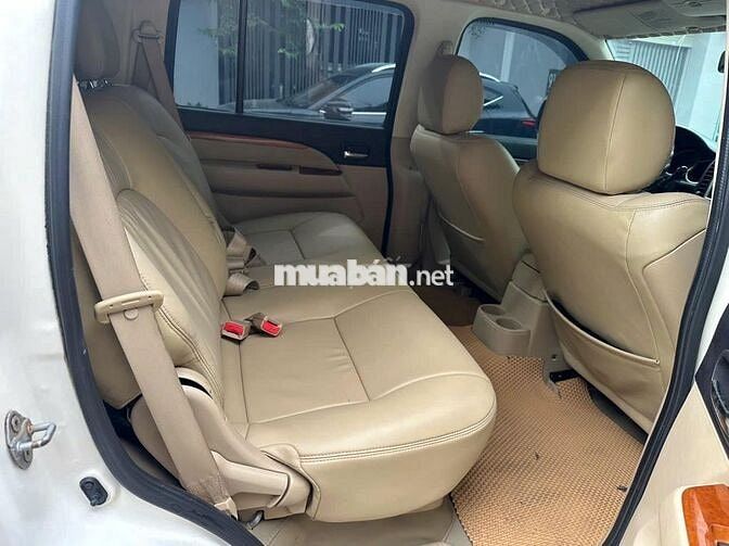 Ford Everest Limited 2011 số tự động máy dầu