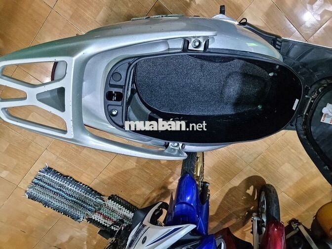 Honda Lead màu Bạc