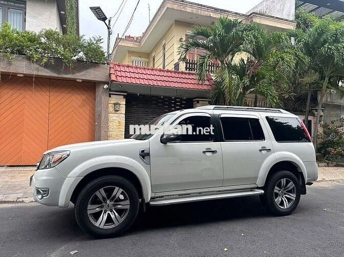 Ford Everest Limited 2011 số tự động máy dầu
