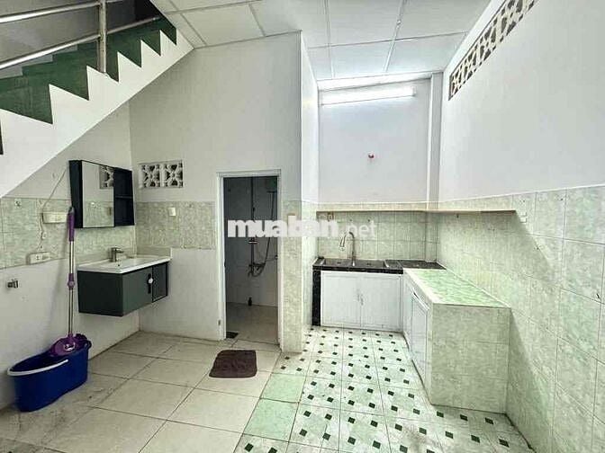 Hót, Bán gấp nhà riêng 3/2 Quận 11, 32m2, 3 tầng, hẻm xe hơi,nhỉnh 3ty