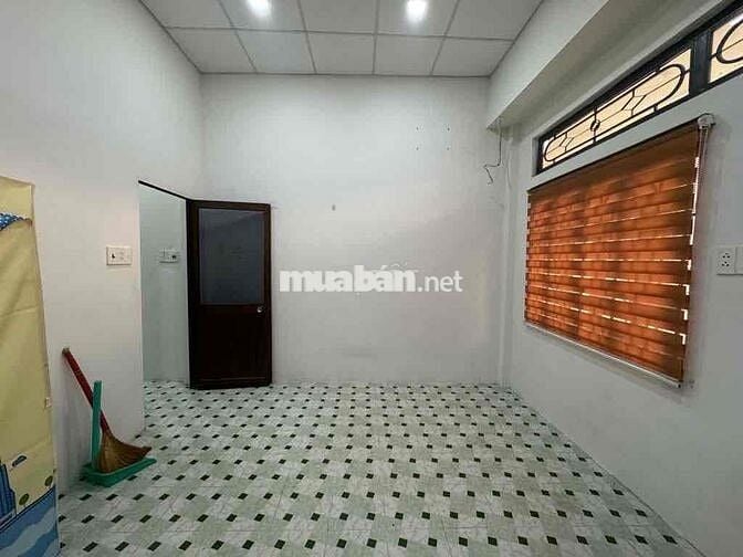 Hót, Bán gấp nhà riêng 3/2 Quận 11, 32m2, 3 tầng, hẻm xe hơi,nhỉnh 3ty