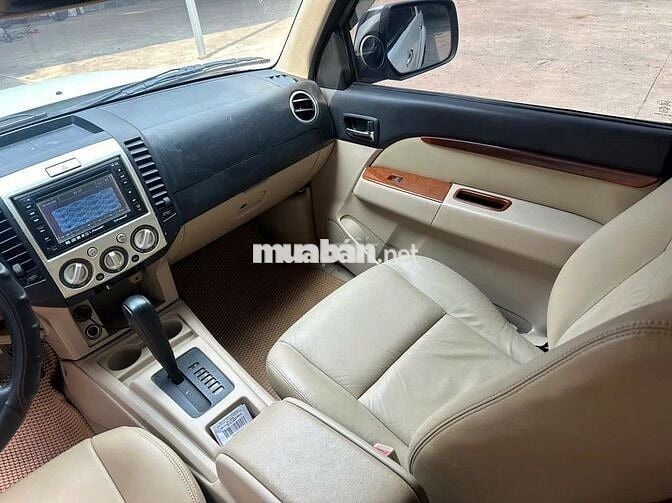 Ford Everest Limited 2011 số tự động máy dầu