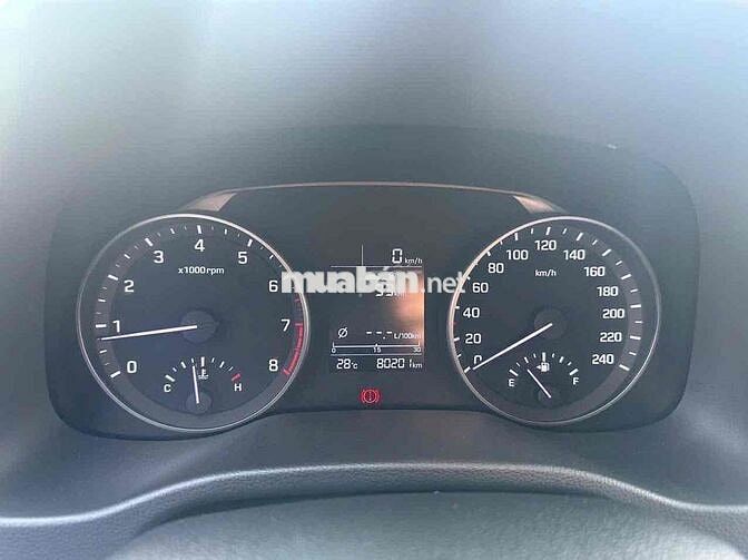 Hyundai Elantra GLS MT 2016 1.6 MT - odo 80.000 Km