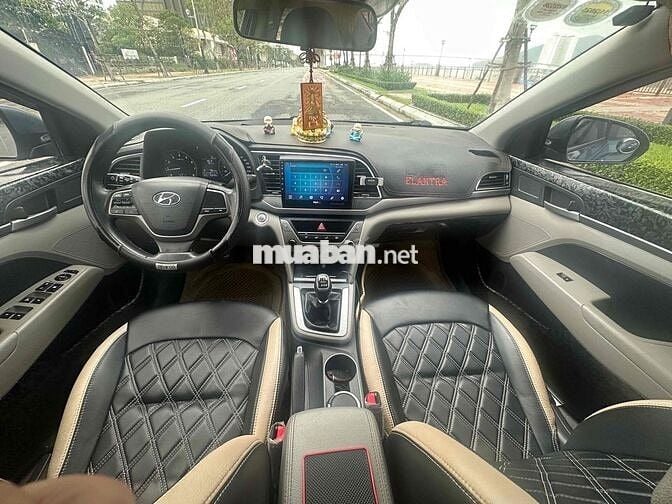 Hyundai Elantra GLS MT 2016 1.6 MT - odo 80.000 Km