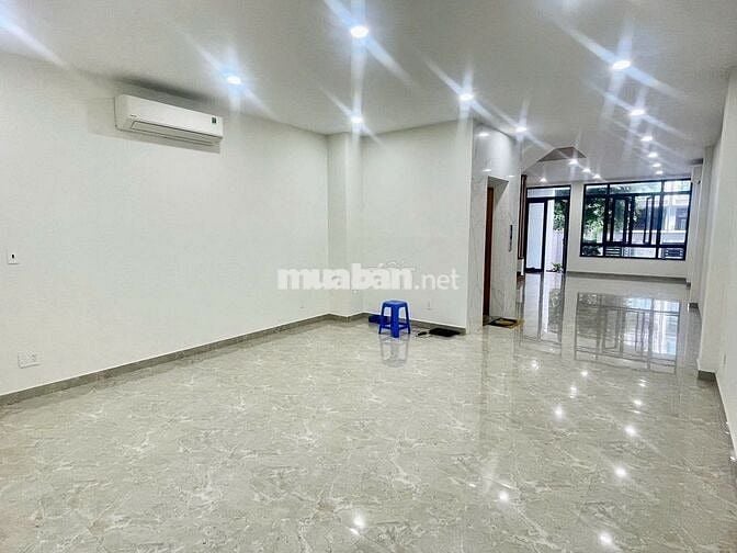 Tầng trệt 5x23m Vạn Phúc có máy lạnh hầm xe, lối đi riêng. Chỉ 10,5tr