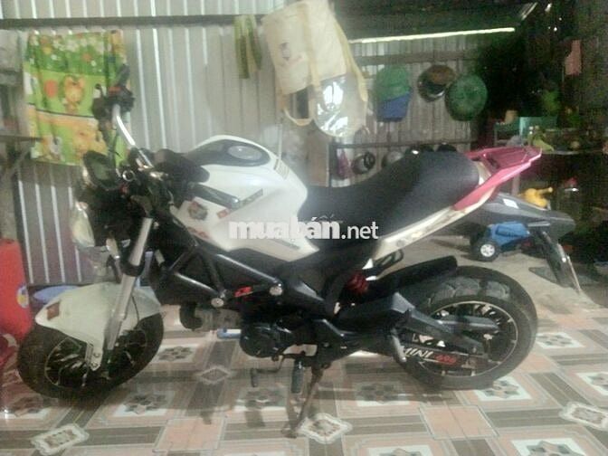 Xe máy Mini 900 màu trắng, 4323 miles