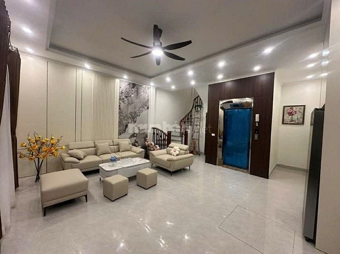Hàng kín - Anh Hải nhờ bán nhà 36m x 7T, thang máy, 20m ô tô tránh
