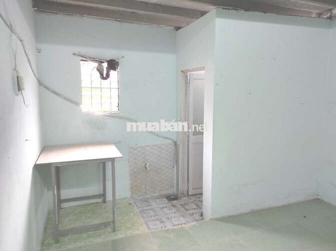 Phòng trọ 16m2 có gác lửng,đường Nguyễn Văn Quá gần NH Đông Phương
