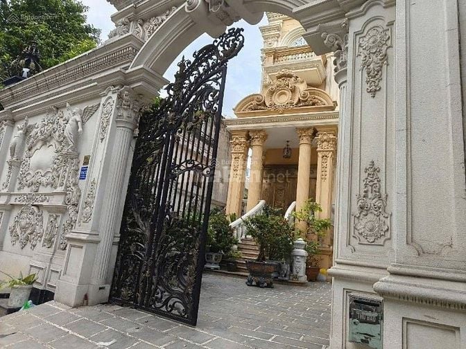 Bán Biệt Thự VIP_Tân Bình (ngang 11X30m) Hầm + 5 tầng, thang máy