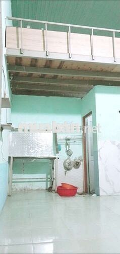 Phòng trọ 16m2 có gác lửng,đường Nguyễn Văn Quá gần NH Đông Phương