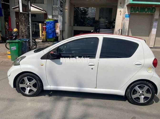 Toyota Aygo 2009 Trắng đỏ