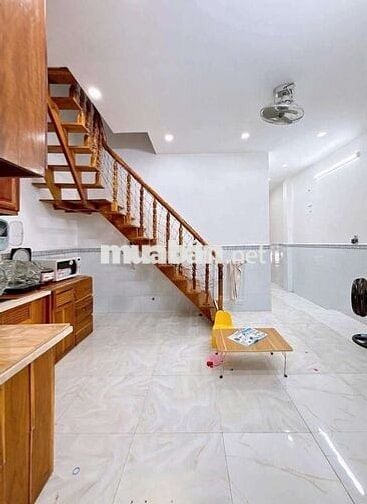 NHÀ 3 PHÒNG NGỦ - HẺM 28 MẬU THÂN