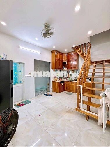 NHÀ 3 PHÒNG NGỦ - HẺM 28 MẬU THÂN