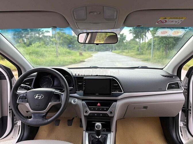 Hyundai Elantra 2017 1.6 MT - 82000 km