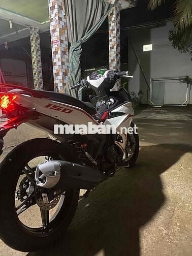 xe nguyên zin còn khá đẹp