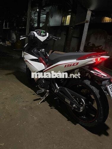 xe nguyên zin còn khá đẹp