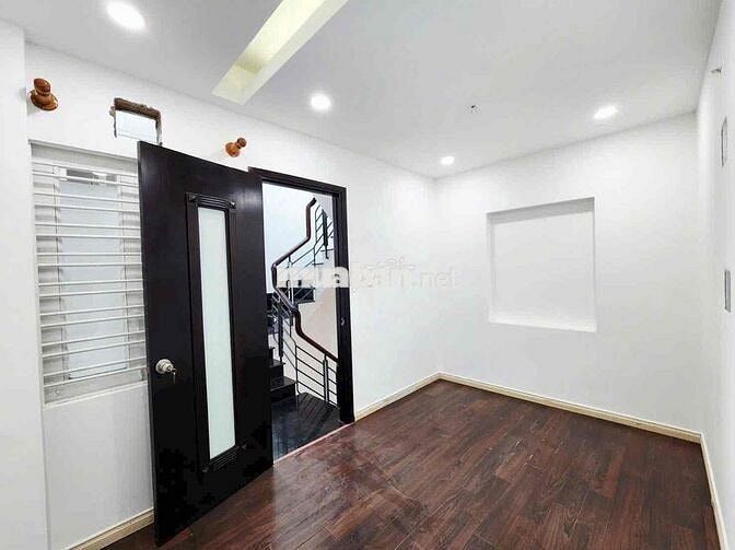 BÁN NHÀ HẺM 4m THÔNG TRẦN VĂN ƠN 4,2x10 4 tấm mới