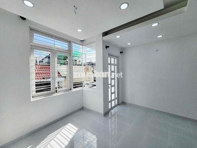 BÁN NHÀ HẺM 4m THÔNG TRẦN VĂN ƠN 4,2x10 4 tấm mới