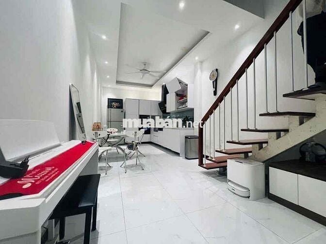 NHÀ ĐẸP KIM ĐỒNG 3BƯƠC Ô TÔ TRÁNH DT 44M 4 TẦNG 8Tỷ