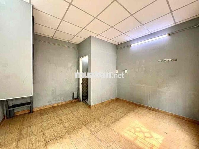 nhà trệt 1 trệt 1 lầu ngay gần siêu thị satra phạm hùng Q8