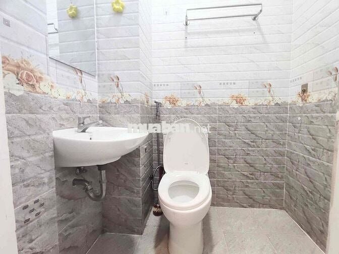 Cần pass lại phòng trung tâm quận 1 , gần Chợ Tân Định