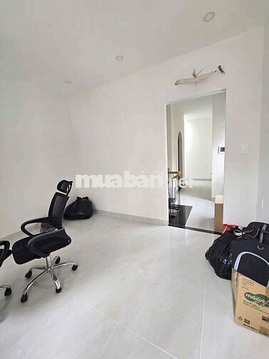 Cho thuê nhà hẻm xe tải Trần Hưng Đạo Q1, 4m x 15, 2 tầng 16tr