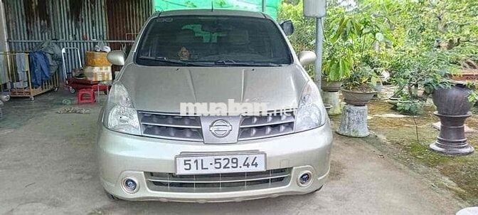 Nissan Grand livina 2011 1.8 MT - 130000 km