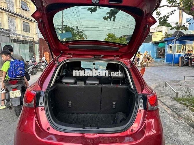 Mazda 2 2016 1.5 AT Hatchback - 100000 km