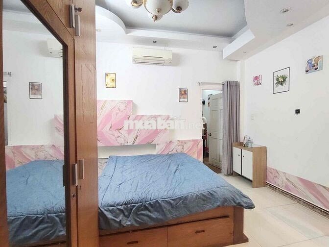 Cần pass lại phòng trung tâm quận 1 , gần Chợ Tân Định