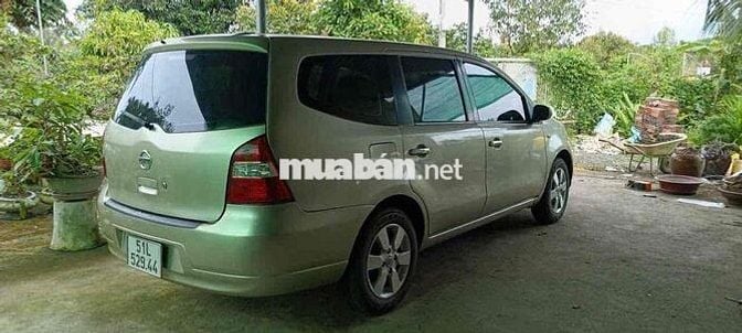Nissan Grand livina 2011 1.8 MT - 130000 km