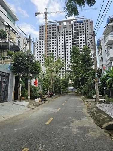 Bán lỗ lô đất đẹp không cống, DT 5x24(120m2) giá 5t4 tỷ gần trườngNằm 