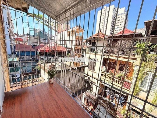 Bán gấp TT Lê Gia Đỉnh 2 thoáng ô tô đỗ, ban công rộng, 2 ngủ, tặng NT