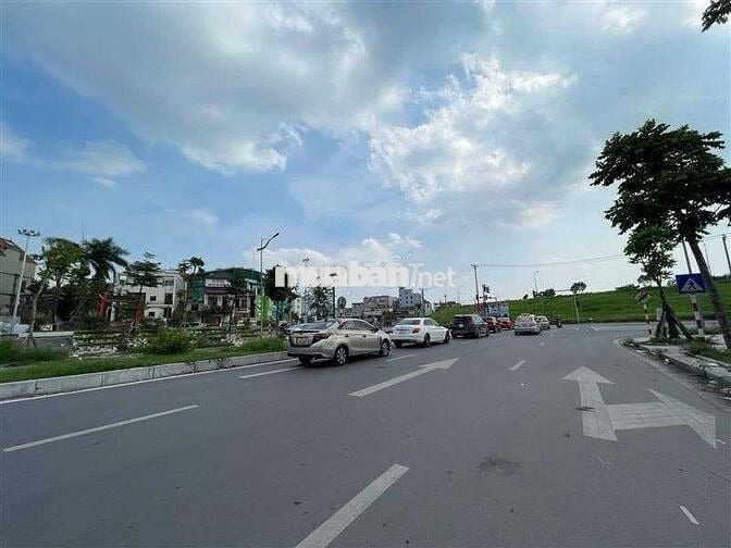 Bán lô đất mặt phố Nguyễn Gia Bồng – Ngọc Thụy
DT 50m²
Giá bán: 22.5