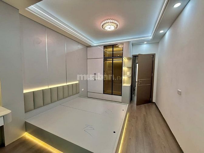 NHà Phố ĐốG ĐA Thiết kế 5 TầnG, ÔTô Đỗ Cửa,ThanG Máy. Giá Chỉ 15.8TỶ