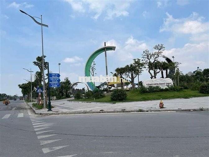 Bán lô đất mặt phố Nguyễn Gia Bồng – Ngọc Thụy
DT 50m²
Giá bán: 22.5