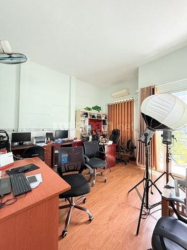 CÔNG VIÊN LÀNG HOA - HẺM THÔNG , XE TẢI - 4.3 x 21 - 3 TẦNG - 7.5 TỶ 