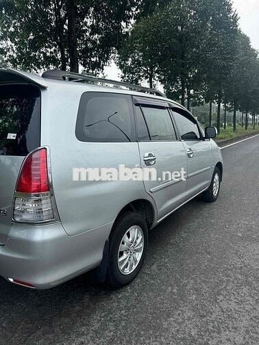 Toyota Innova 2009 G - 100000 km