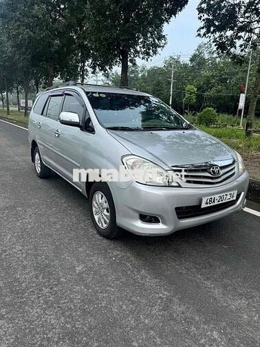 Toyota Innova 2009 G - 100000 km