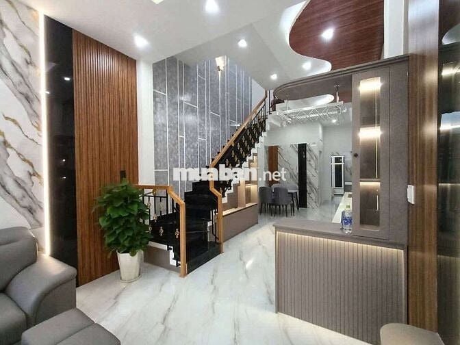 Nhà 2 Tầng 2 mê đúc Kiệt ô tô Lạc Long Quân