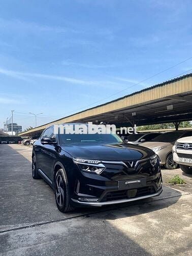VinFast VF8 Eco 2023 Đen