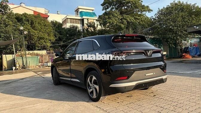 VinFast VF8 Eco 2023 Đen