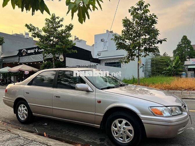 Toyota Camry GLI 2001